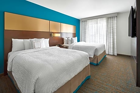 One-Bedroom Queen Suite with Sofa Bed - Hearing Accessible