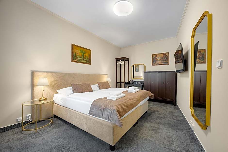 Hotel Reverie - Dependance, Check-in at Metropolitan Star