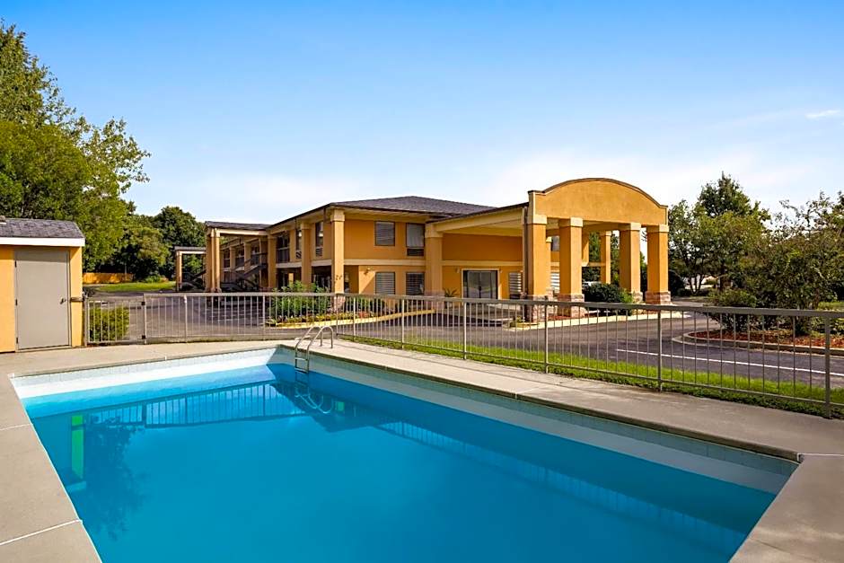 Days Inn by Wyndham Blythewood North Columbia