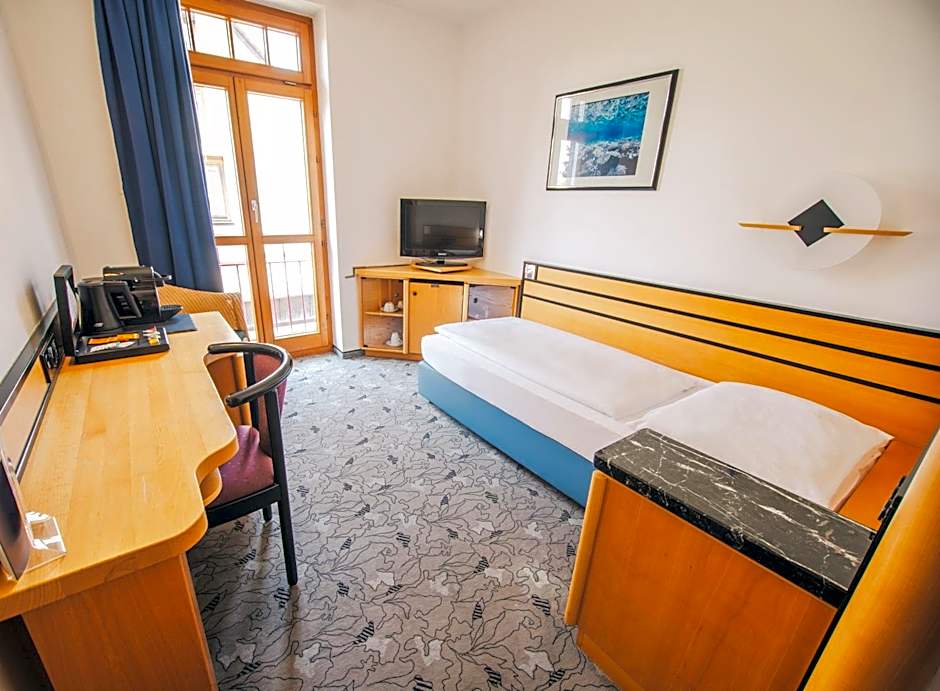 Villa Waldperlach by Blattl