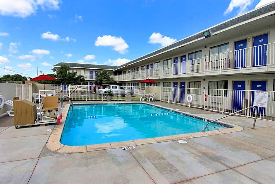 Motel 6-Kingsville, TX