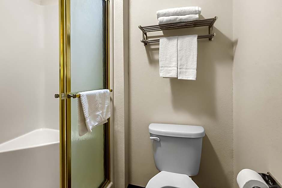 Travel Inn and Suites