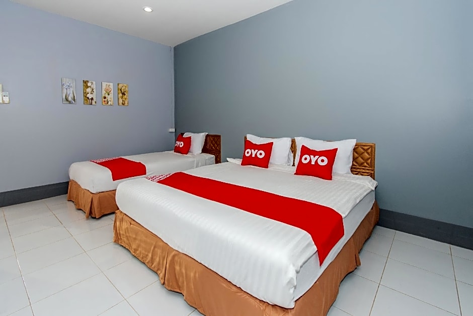 OYO 650 At Night Pranburi