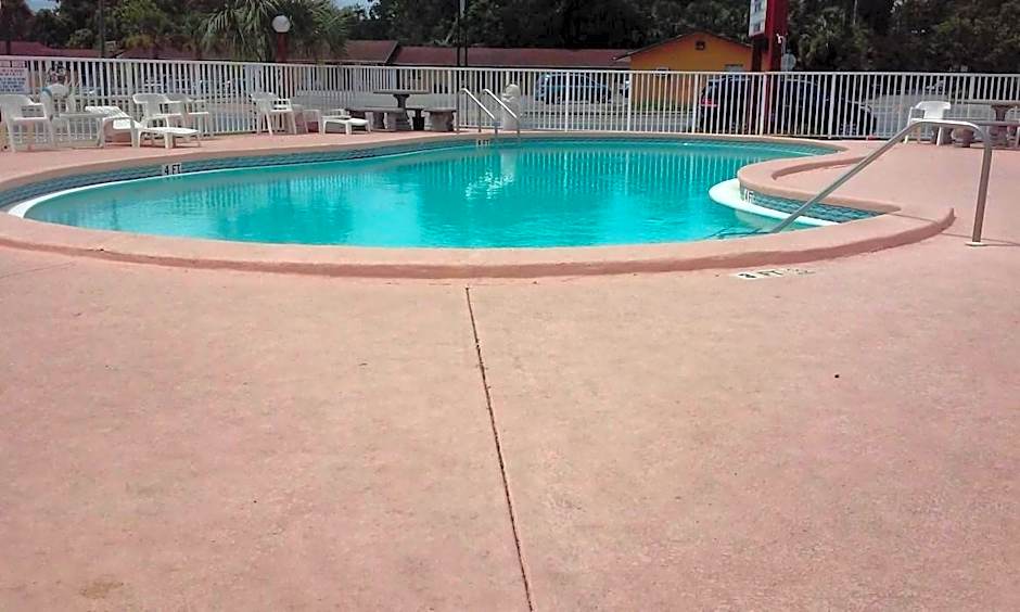 Summer Breeze Motel