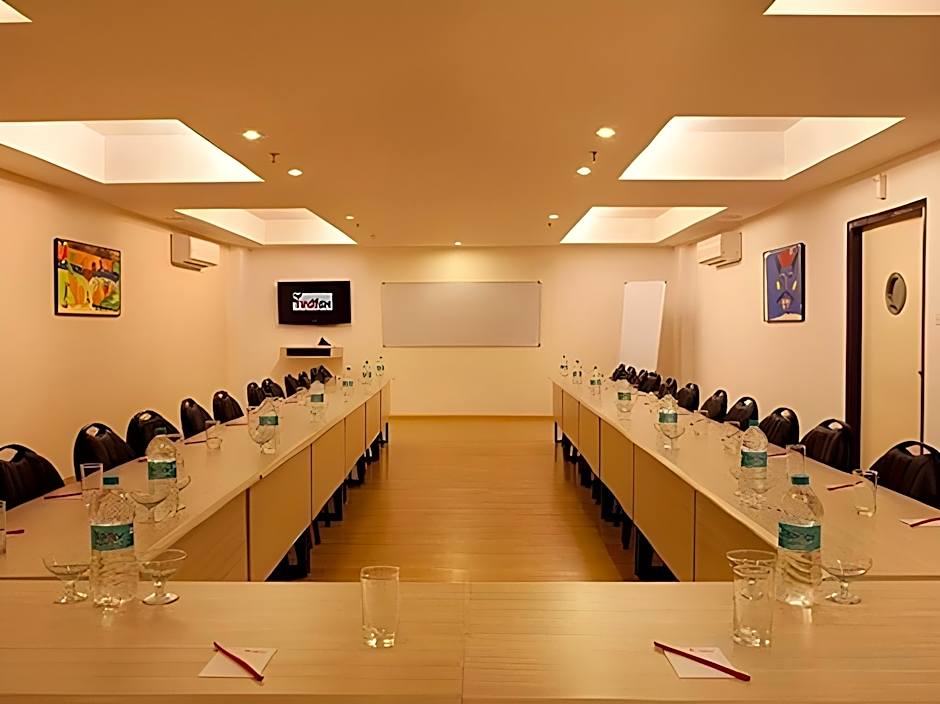 Red Fox by Lemon Tree Hotels, Dehradun