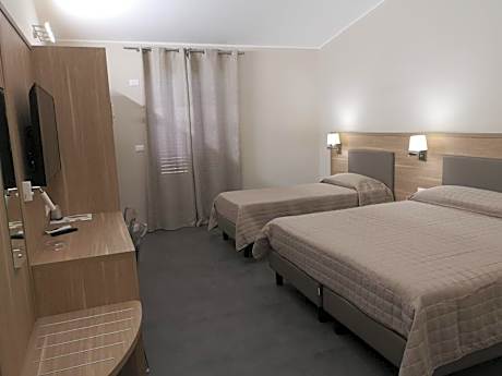 Deluxe Triple Room