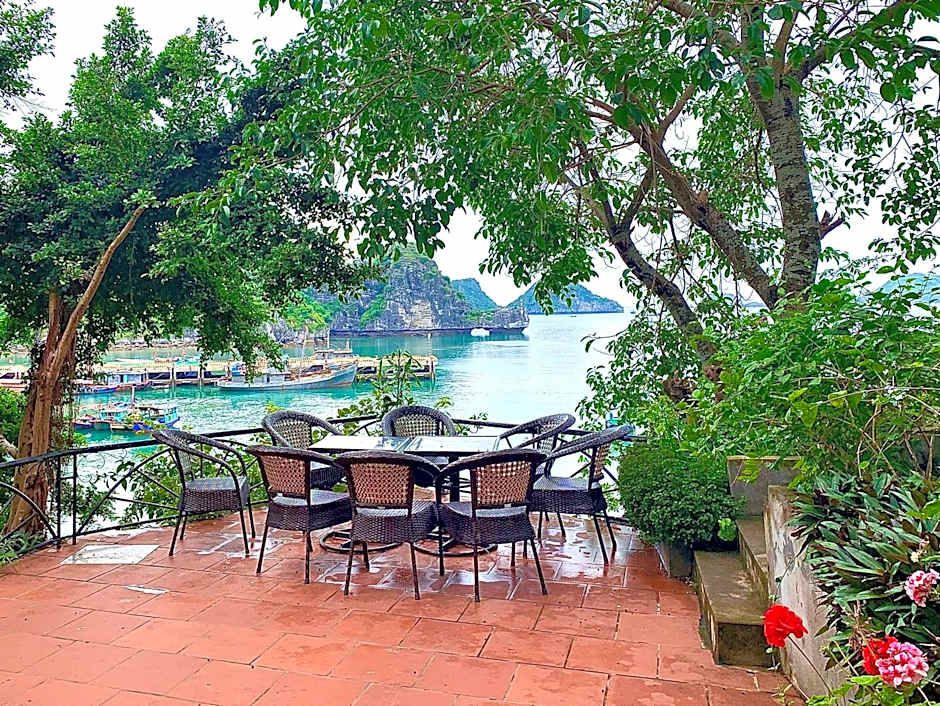 LePont Cat Ba Bungalow