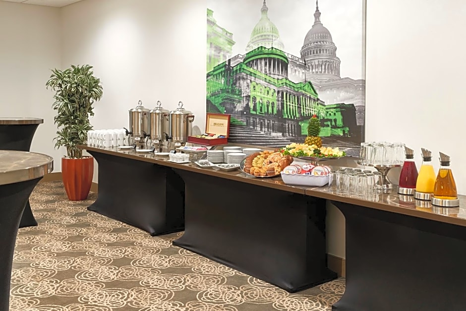 Holiday Inn Alexandria at Carlyle By IHG