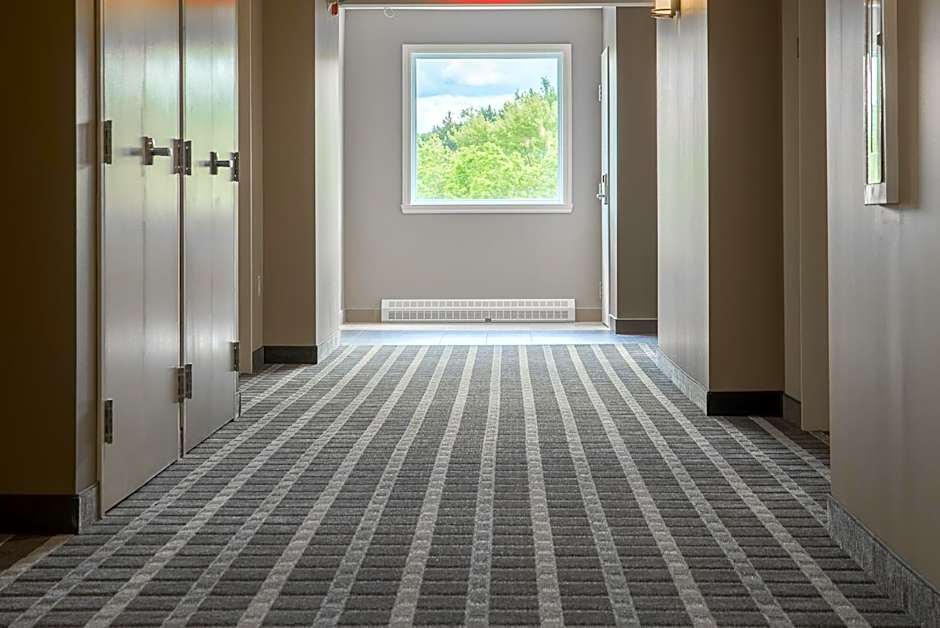 Super 8 by Wyndham Mont Laurier