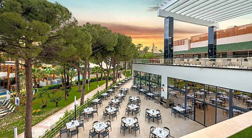 Dobedan World Palace