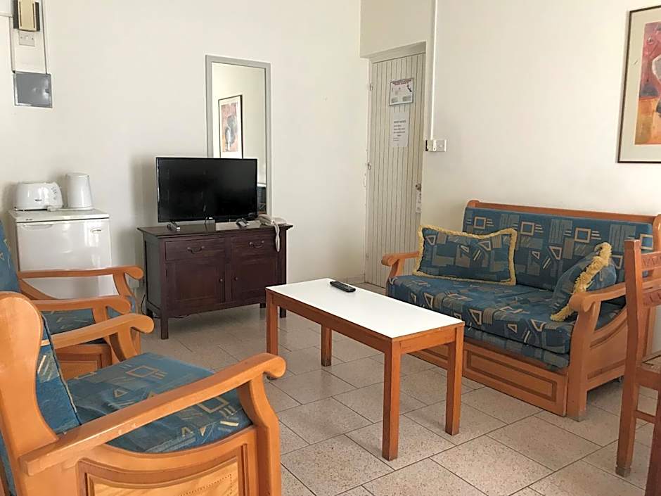 Daphne Hotel Apartments