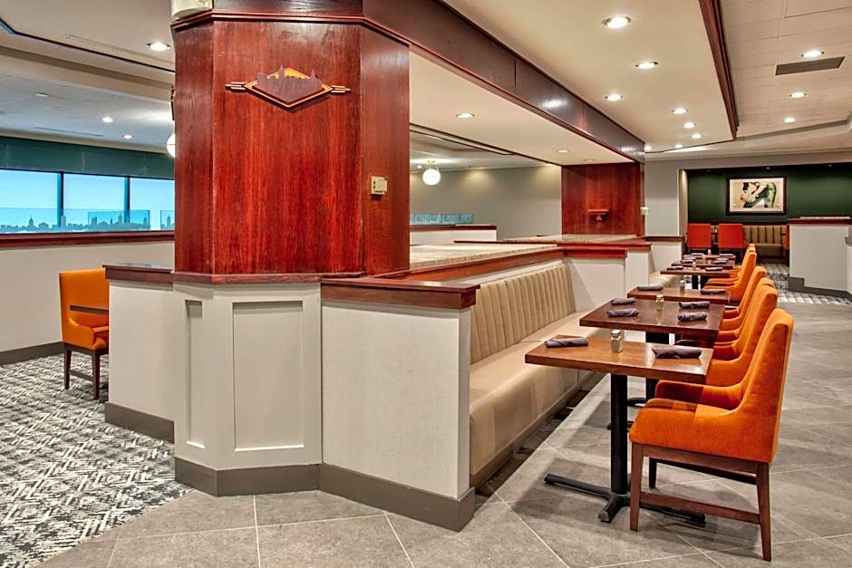 DoubleTree by Hilton Lansing