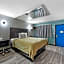 Hotel OPUS Bronx Near Bay Plaza Mall
