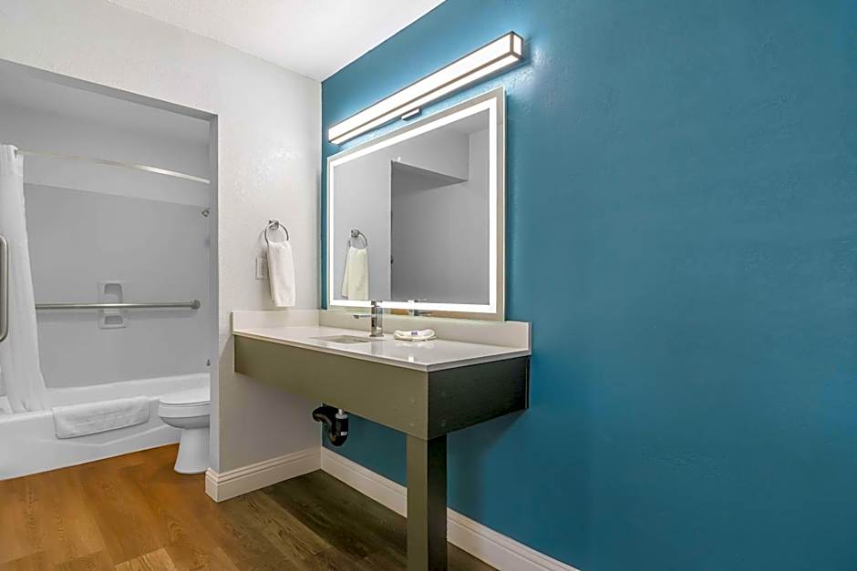 Studio 6 Suites Madera, CA Yosemite