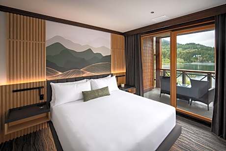 One-Bedroom Suite with Lake View