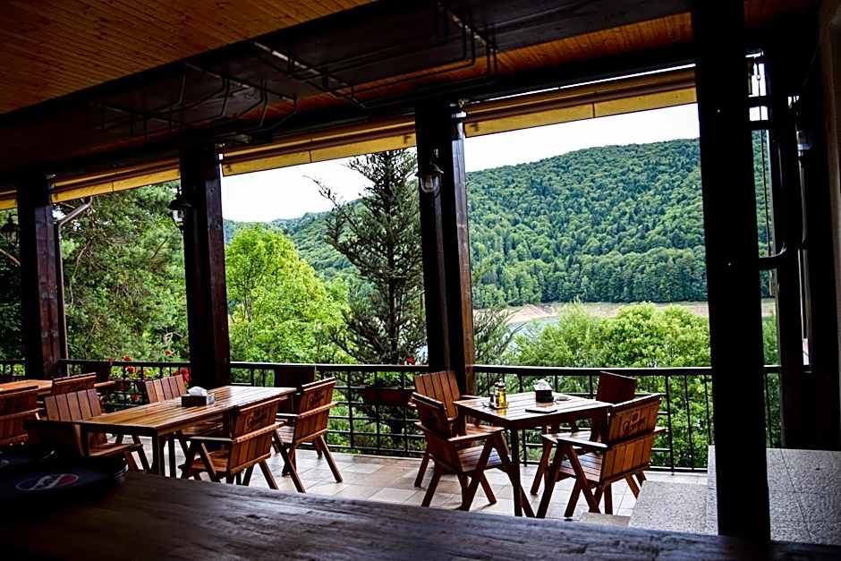 Hotel Valea cu Pesti