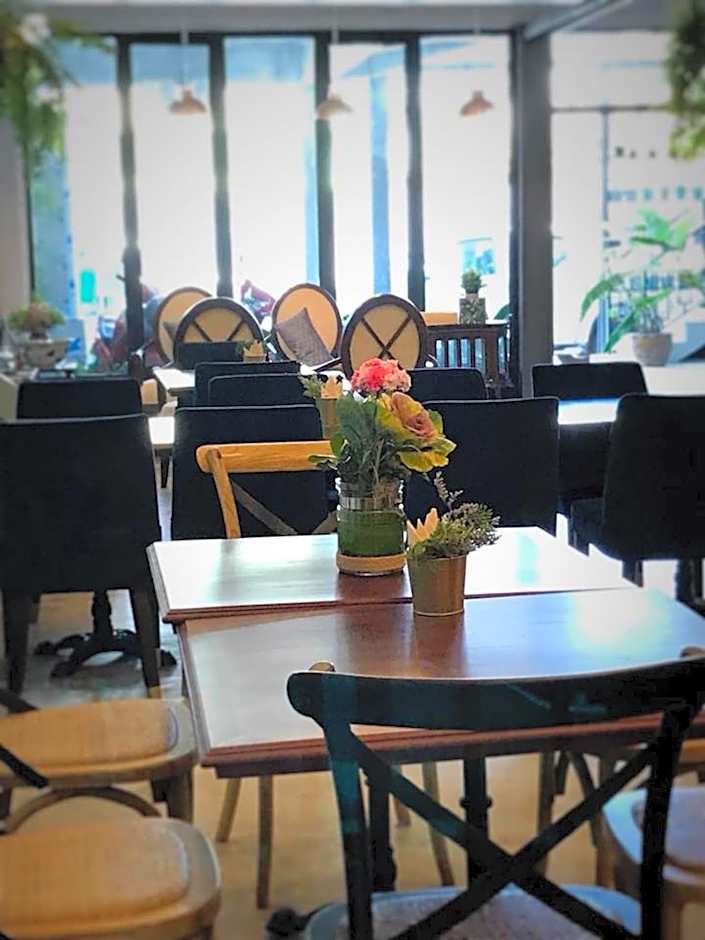 Bloom Boutique Hotel & Cafe