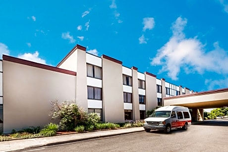 Ramada by Wyndham Lansing Hotel & Conference Center