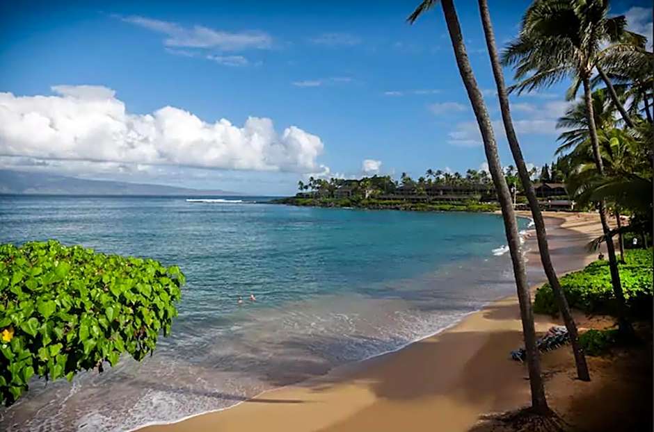 Renovated Condo - 3 Min Walk to Toes in the Sand!