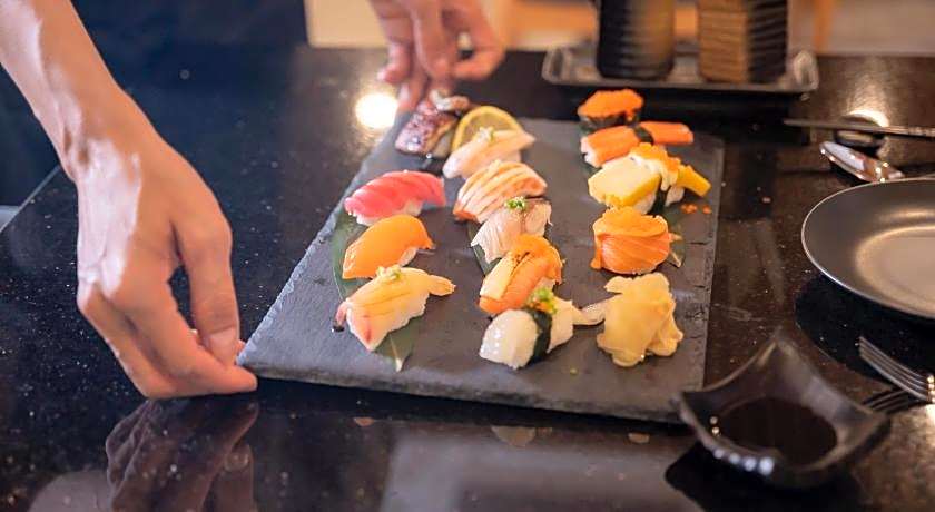 12 The Residence Hotel & Apartment