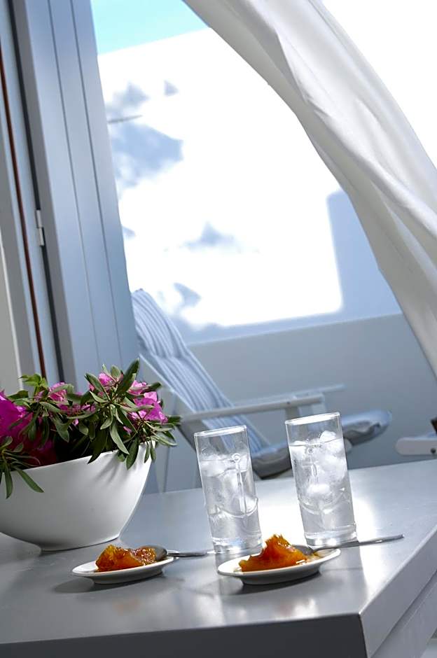 Kapetan Tasos Suites