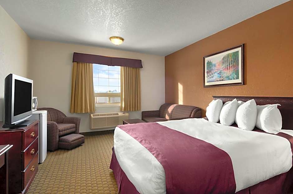 Ramada by Wyndham Red Deer Hotel and Suites