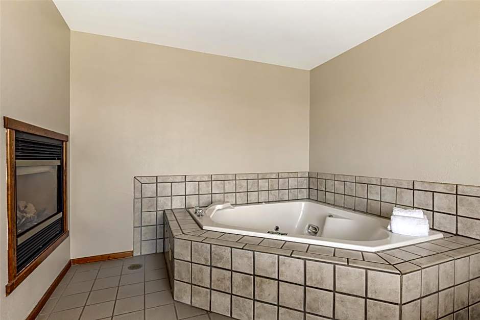 Best Western Plus Riverfront Hotel and Suites