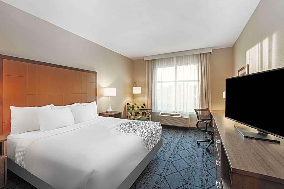 La Quinta Inn & Suites by Wyndham Kansas City Beacon Hill