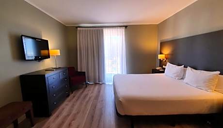 QUADRUPLE ROOM (2 ADULTS + 2 CHILDREN)