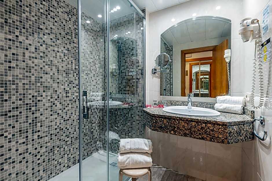 Leman Hotel y Apartamentos