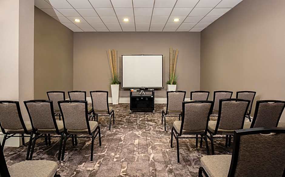 Pomeroy Hotel & Conference Centre