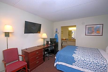 Queen Room - Non-Smoking