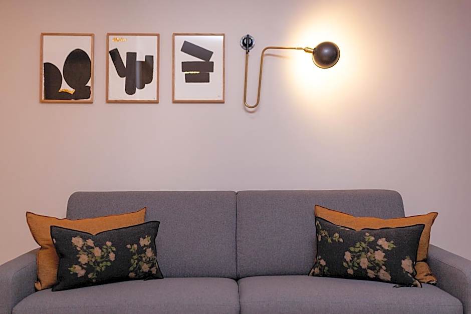 Tinah Paris, Champs Elysées