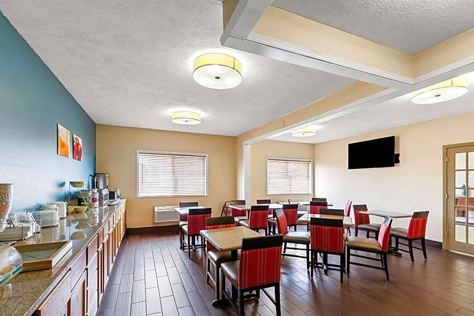 Quality Inn and Suites Springfield Southwest near I-72
