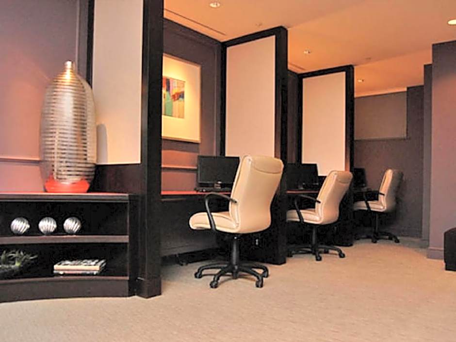 Global Luxury Suites at The White House