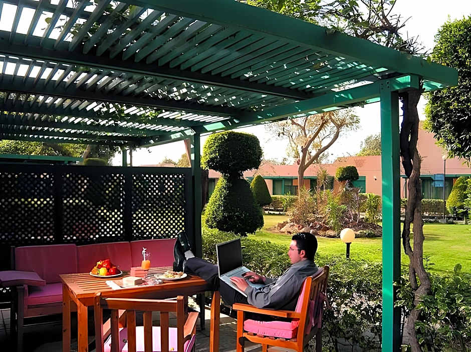 Cairo Pyramids Hotel