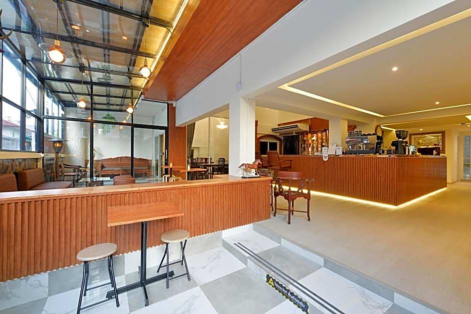 Ratchathewi Hyde Away