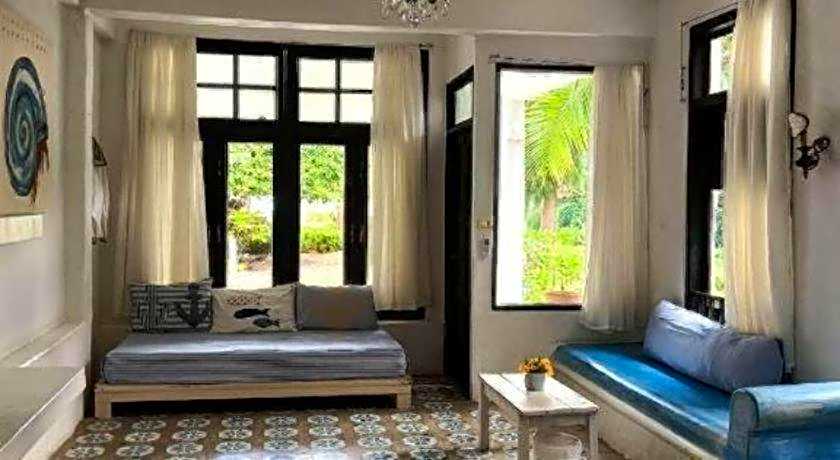 Brassiere Beach Hotel