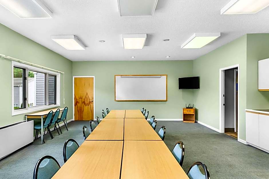 Quality Inn & Suites Gorham Riverside