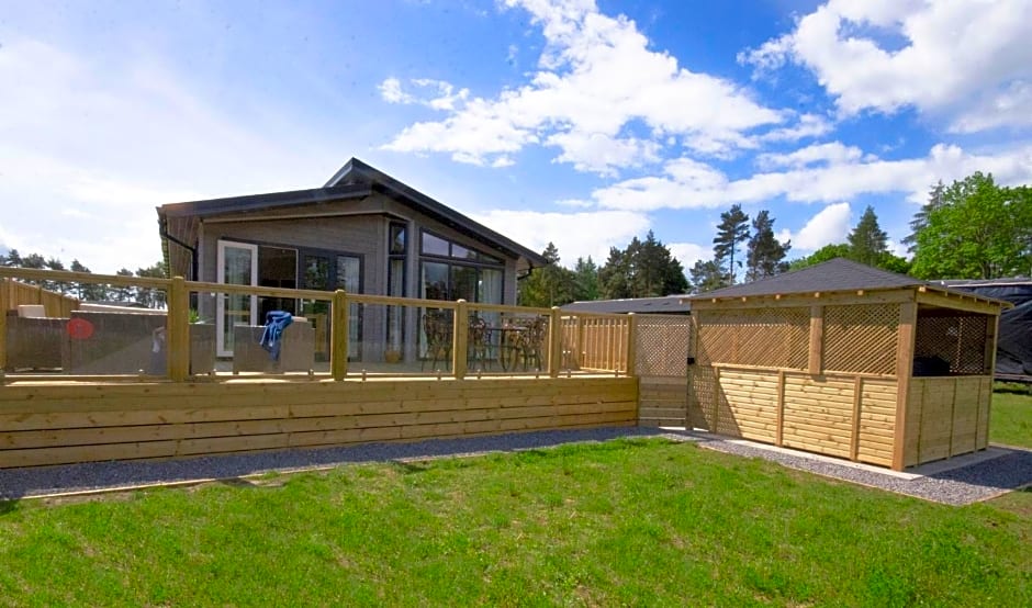 Hollicarrs - Lilypad Lodge