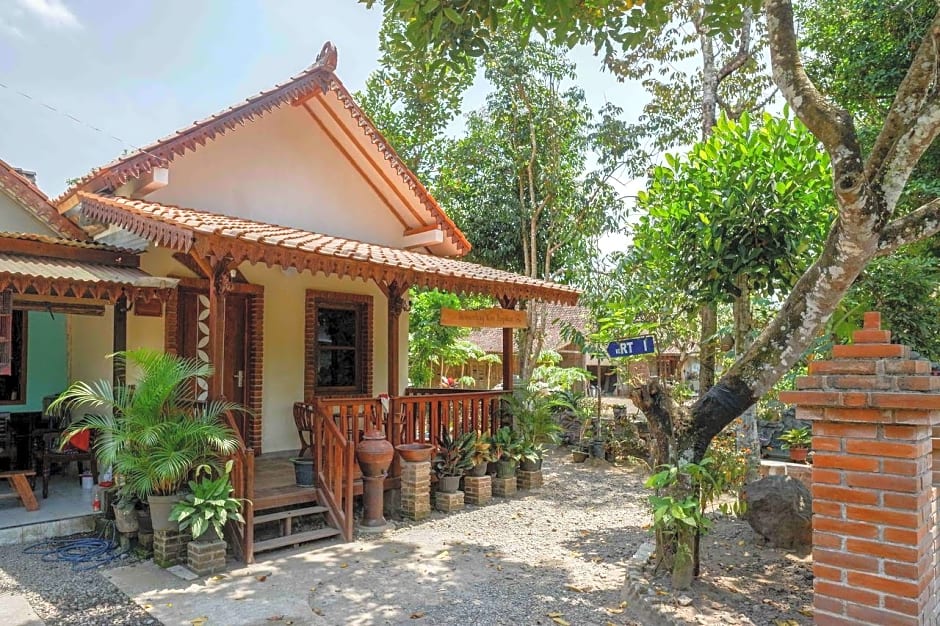 Roemah Beong Syariah at Desa Wisata Kembanglimus Mitra RedDoorz