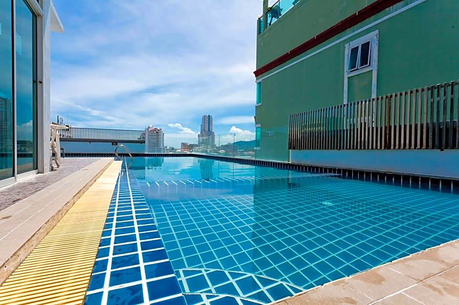 Hallo Patong Hotel - Rooftop Pool - Stunning Mountain Views & OTOP Market