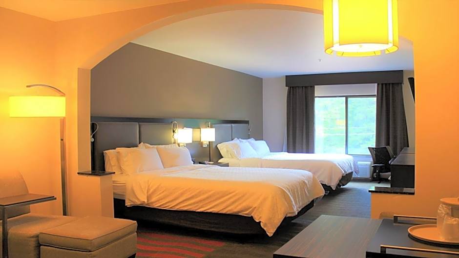 Photo 1 of 5 of 2 Queen Beds Suite