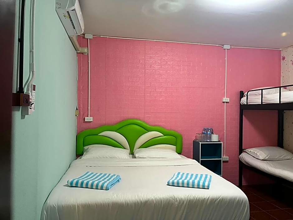 D​ Luck​ Hostel