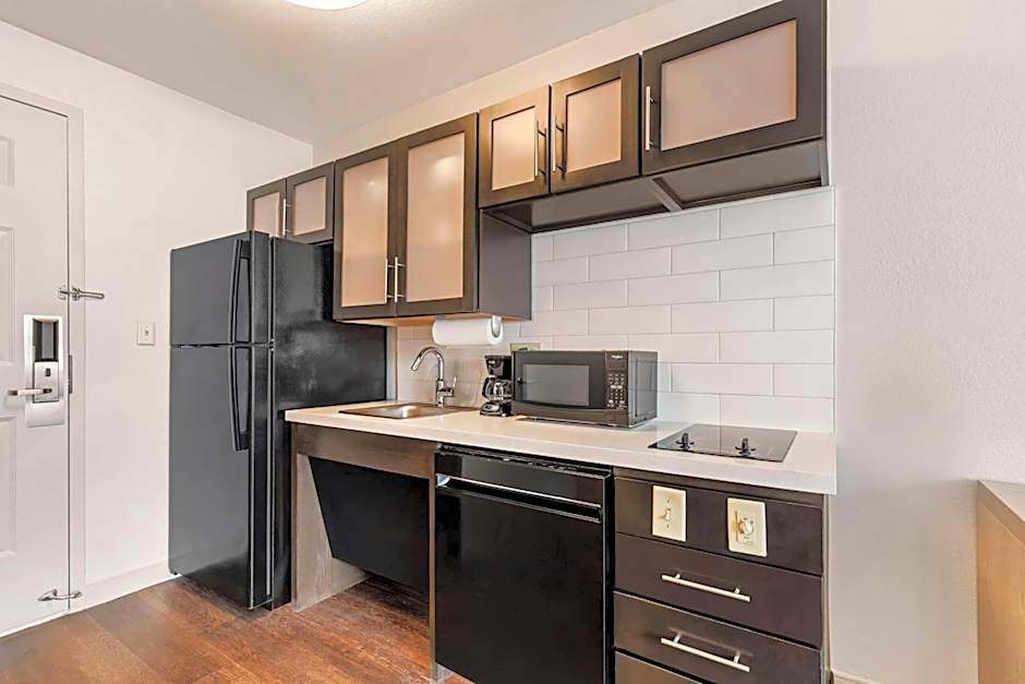 Sonesta Simply Suites Baltimore BWI Airport