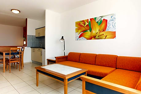 2 bedrooms apartment with balcony sea view 2ad+1ch