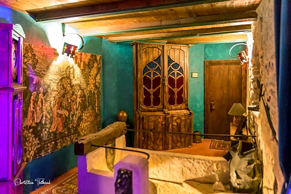 Suite Médiévale 40m2 chambre d' hôte du Mas Fabrègue