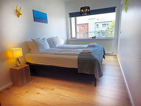 Deluxe Two-Bedroom Apartment with Balcony - Laugavegur 85