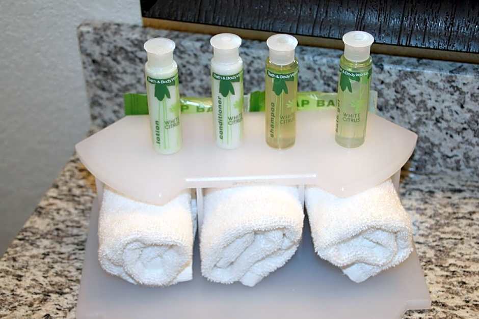 Holiday Inn Express & Suites Nevada By IHG