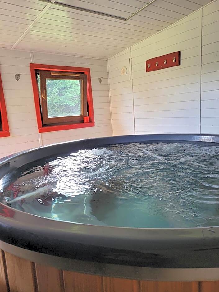 DOMEK NA GÓRACH z GORĄCĄ BALIĄ